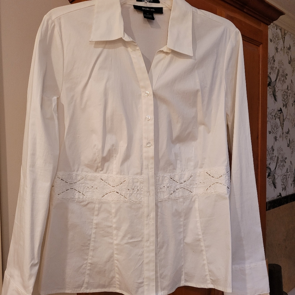 Fitted white cotton button up blouse w/ waist detail.